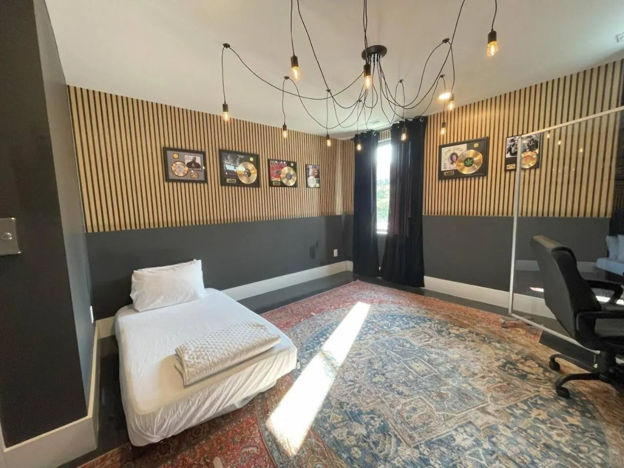 The Ultimate Hip-Hop Haven With Rooftop Patio Nashville 0*,  United States