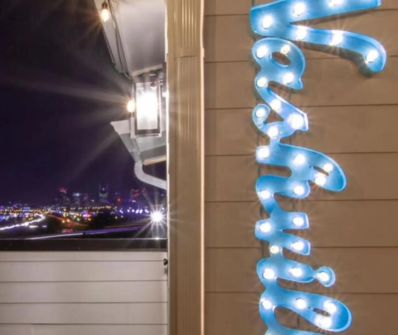 The Ultimate Hip-Hop Haven With Rooftop Patio Nashville Holiday home
