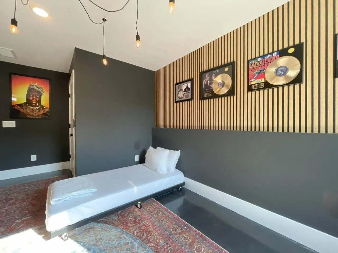 Holiday home The Ultimate Hip-Hop Haven With Rooftop Patio Nashville